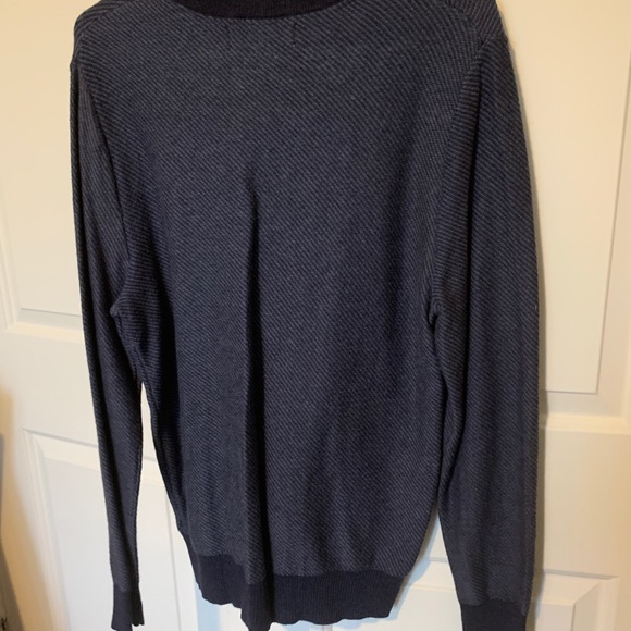 Size Medium Blue Striped Sweater - Picture 4 of 6